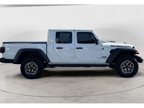 Used 2025 Jeep Gladiator Rubicon w/ Convenience Group AWD/4WD image 6