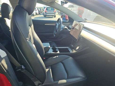 Used 2022 Tesla Model 3 Standard Range RWD image 7