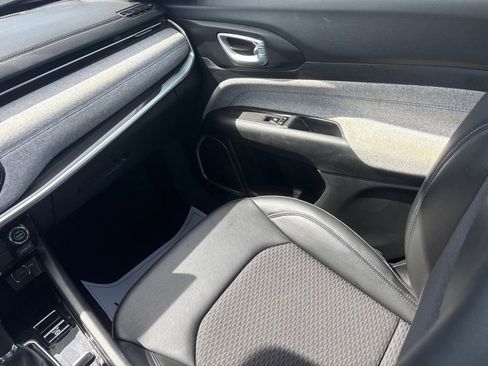Used 2023 Jeep Compass Latitude AWD/4WD image 15