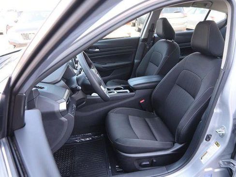 Used 2024 Nissan Altima 2.5 SV image 8