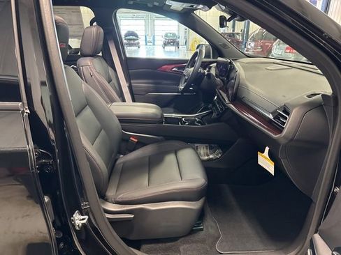 New 2026 Chevrolet Traverse Z71 w/ Enhanced Driving Package AWD/4WD image 22