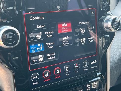 Used 2019 RAM 2500 Laramie w/ Night Edition AWD/4WD image 19