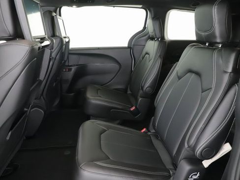 New 2026 Chrysler Pacifica Select image 29