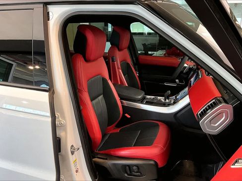 Used 2022 Land Rover Range Rover Sport HST image 9