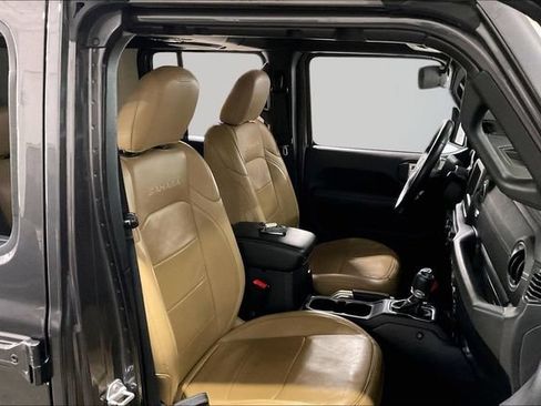 Used 2018 Jeep Wrangler Unlimited Sahara AWD/4WD image 8