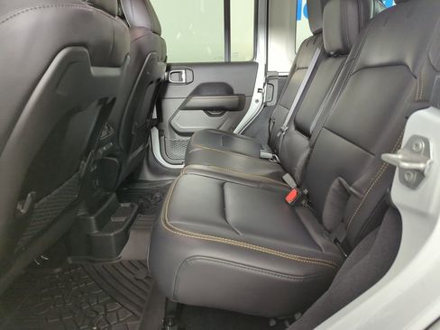 Used 2024 Jeep Wrangler Sahara image 19