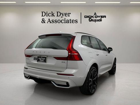 Certified 2023 Volvo XC60 B5 Ultimate w/ Climate Package image 2