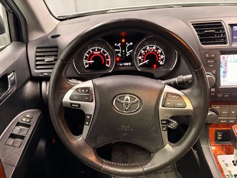 Used 2012 Toyota Highlander Limited w/ Tow Pkg AWD/4WD image 11