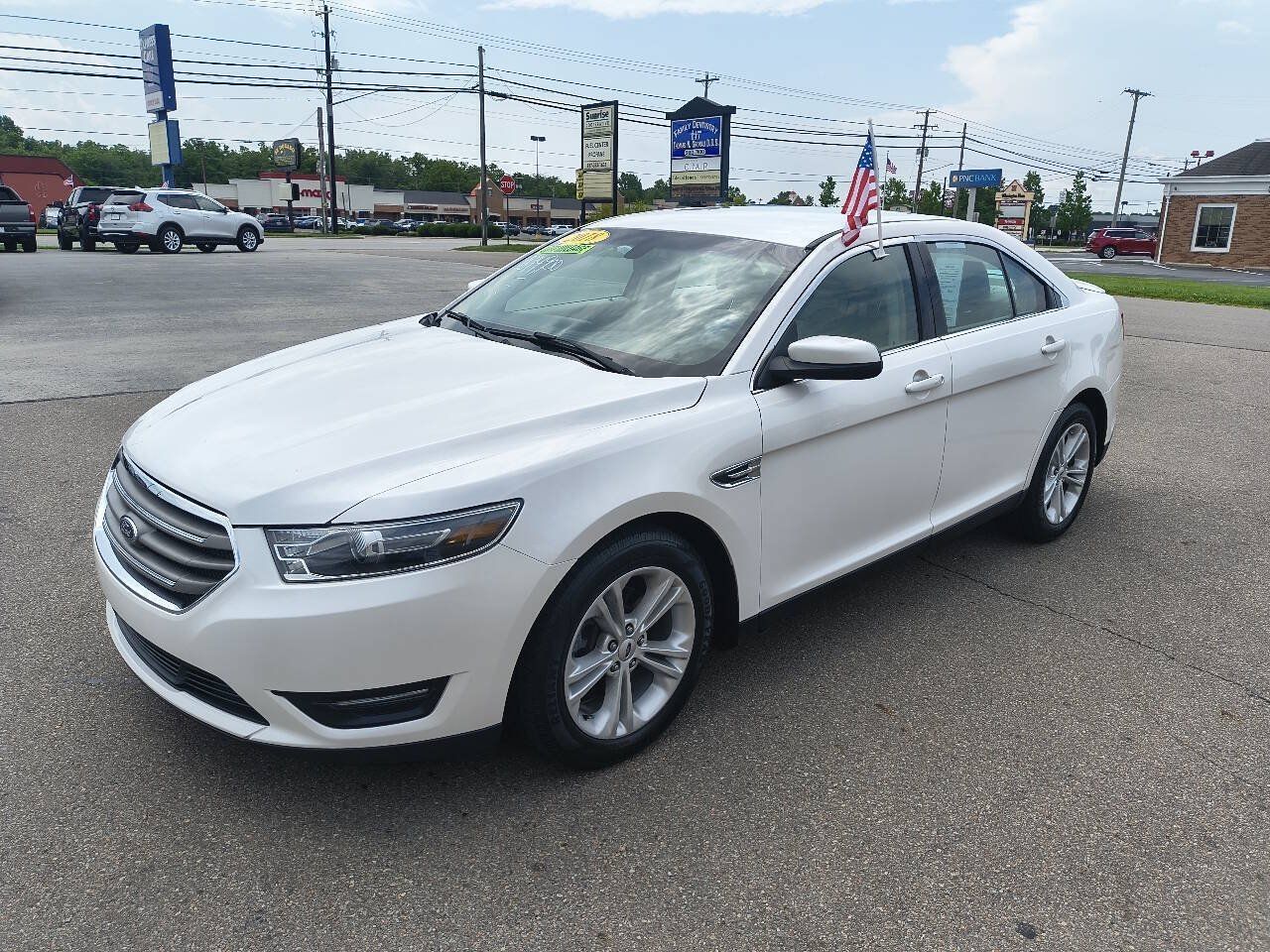 Used 2018 Ford Taurus SEL w/ Equipment Group 201A FWD image 10