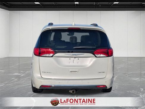 Used 2017 Chrysler Pacifica Limited w/ UConnect Theater Package image 4