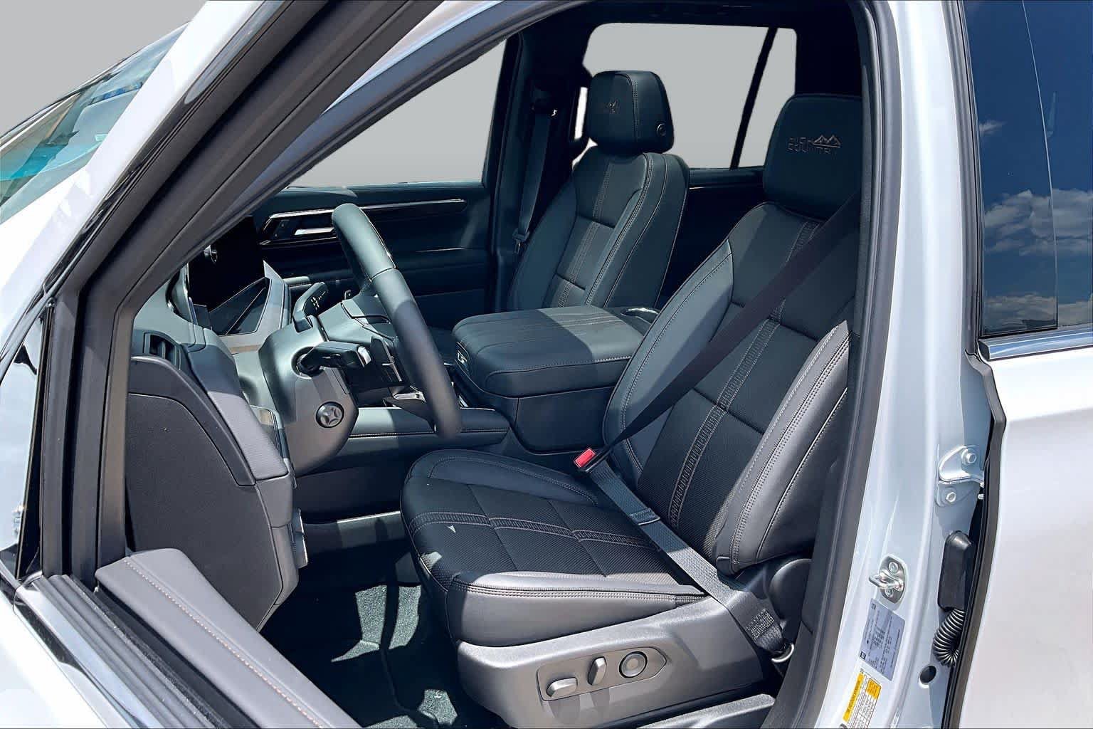 New 2026 Chevrolet Tahoe High Country AWD/4WD image 11