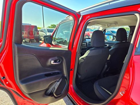 Used 2022 Jeep Renegade Trailhawk AWD/4WD image 28