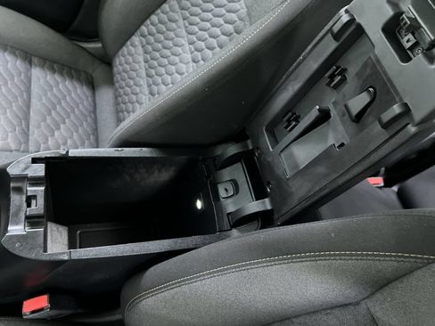 Used 2020 Chevrolet Equinox LT FWD image 24