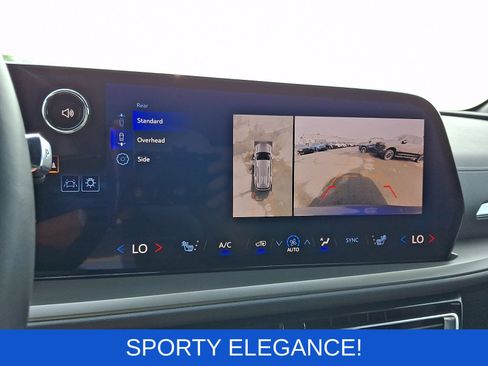 Used 2024 Chevrolet Traverse LT FWD image 21