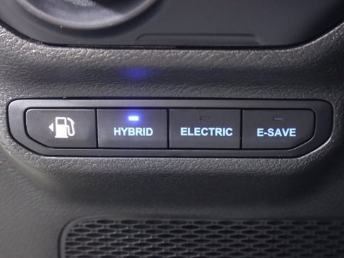 Used 2022 Jeep Wrangler Unlimited Sahara AWD/4WD image 11