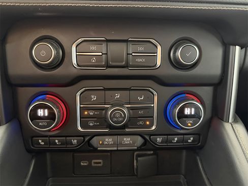 Used 2021 Chevrolet Tahoe Premier w/ Premium Package image 36