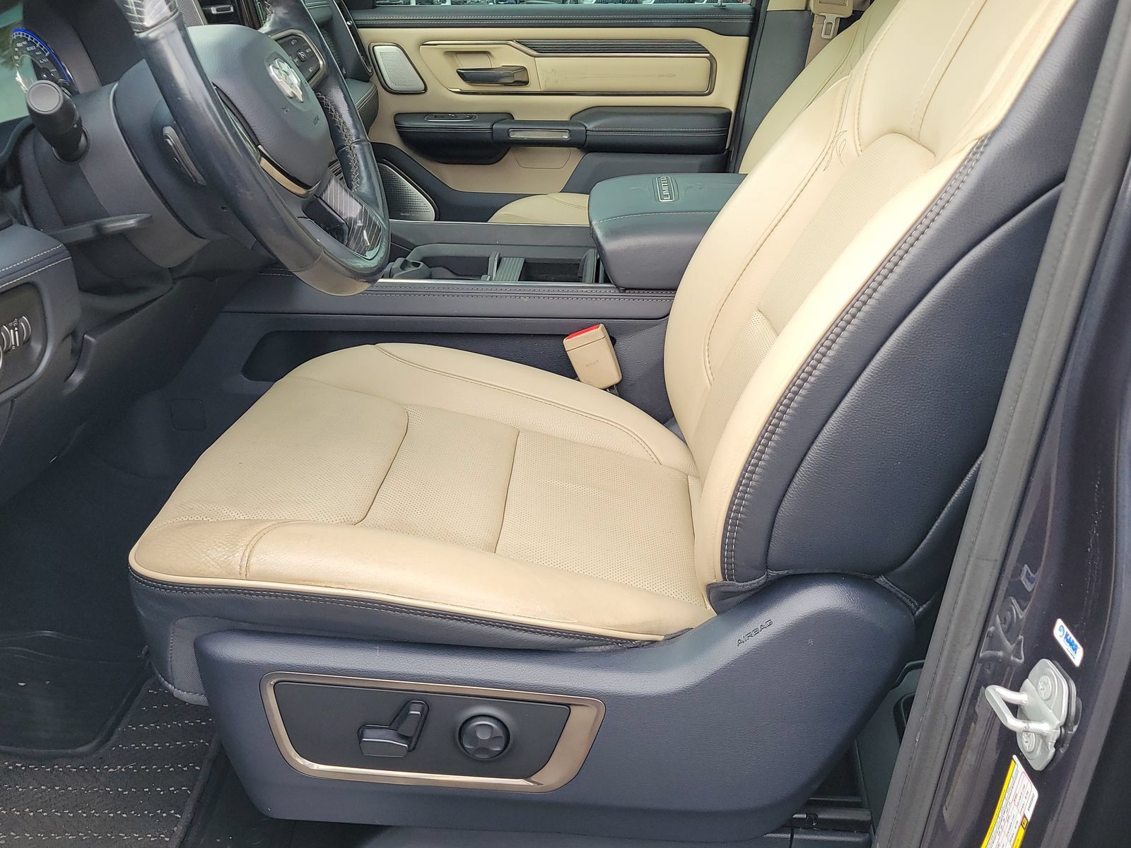 Used 2019 RAM 1500 Limited AWD/4WD image 9
