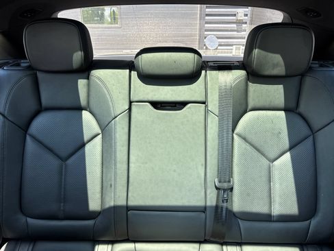 Used 2025 Porsche Macan AWD/4WD image 33