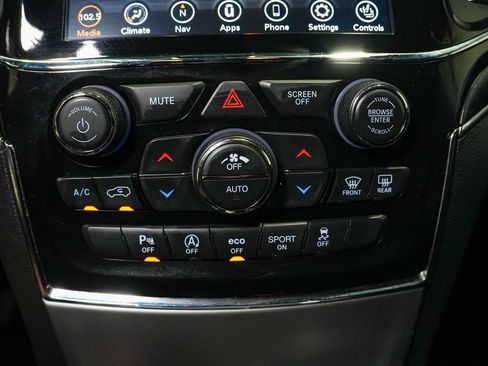 Used 2021 Jeep Grand Cherokee Limited w/ Luxury Group II RWD image 14