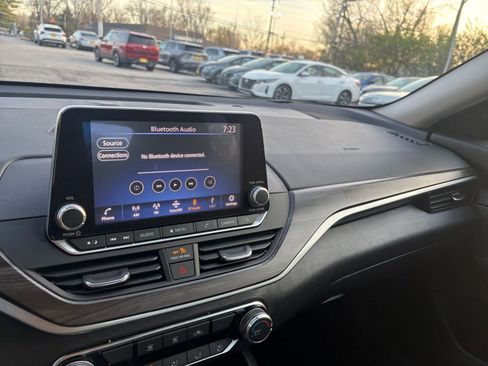 Used 2025 Nissan Altima 2.5 SV FWD image 34