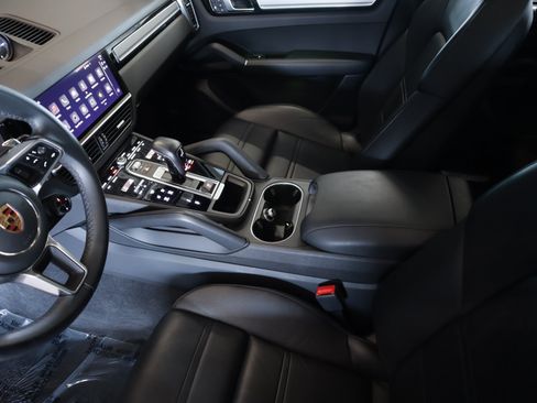 Certified 2023 Porsche Cayenne Platinum Edition AWD/4WD image 19