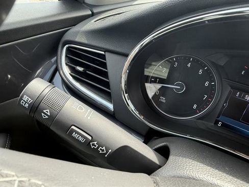 Used 2022 Buick Encore Preferred w/ Safety Package image 31