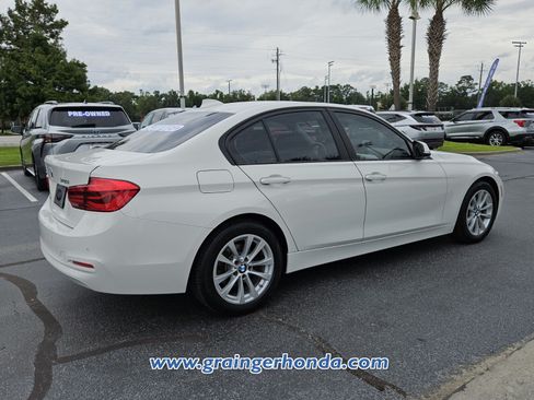Used 2018 BMW 320i xDrive Sedan AWD/4WD image 5