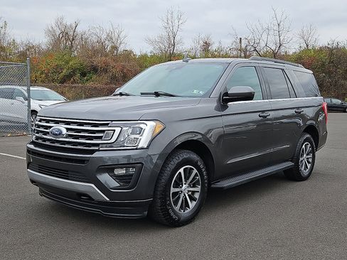 Used 2020 Ford Expedition XLT image 3
