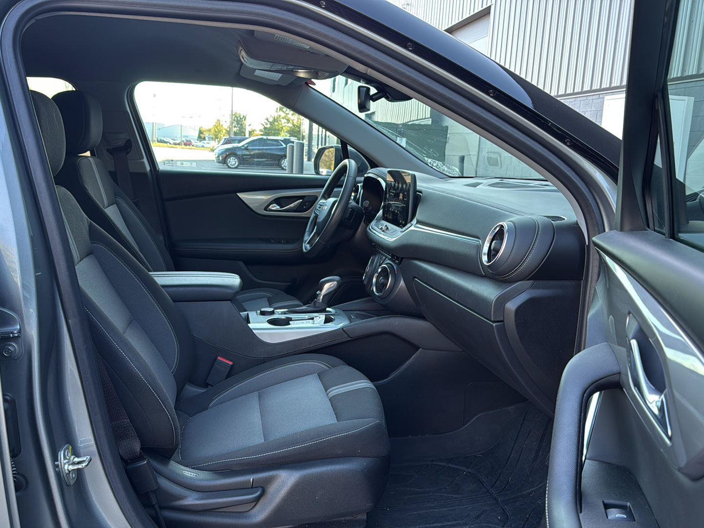 Used 2024 Chevrolet Blazer LT w/ Convenience Package FWD image 12