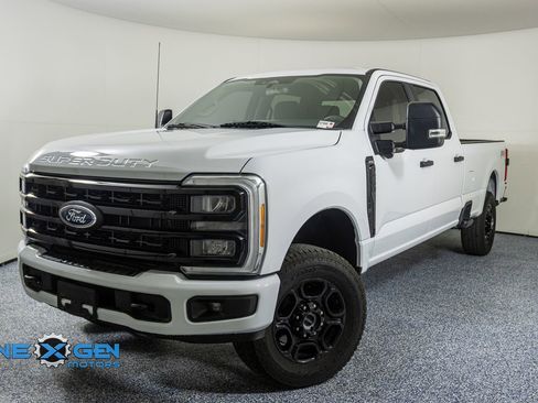 Used 2024 Ford F250 XL w/ STX Appearance Package AWD/4WD image 3