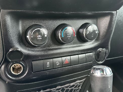 Used 2016 Jeep Wrangler Unlimited Sport w/ Connectivity Group image 31