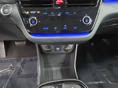 Used 2020 Hyundai Ioniq Limited image 27