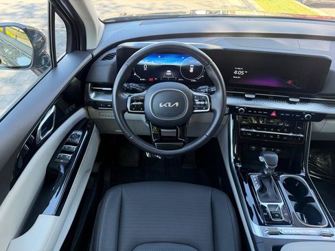 Used 2024 Kia Carnival SX Prestige FWD image 3