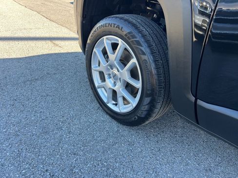 Used 2023 Jeep Renegade Latitude w/ Premium Group image 29