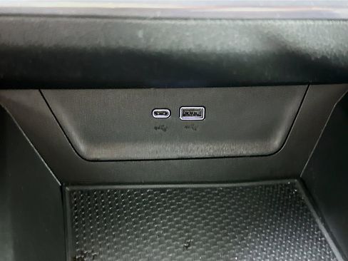 Used 2025 Chevrolet Equinox LT w/ Convenience Package II image 31