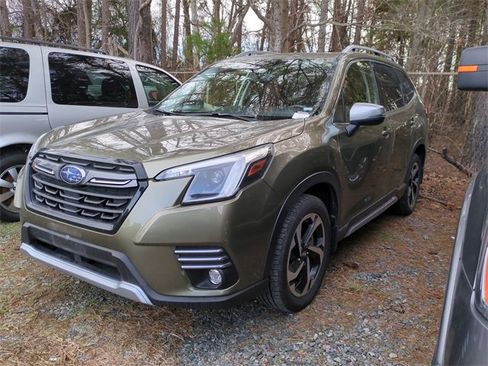 Used 2023 Subaru Forester Touring image 2