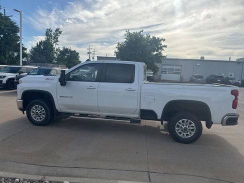 Used 2022 Chevrolet Silverado 2500 LT w/ Convenience Package AWD/4WD image 12