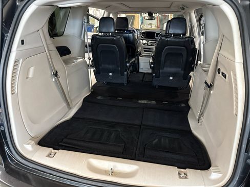 Used 2018 Chrysler Pacifica Limited image 46