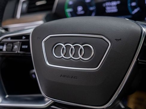 Used 2019 Audi e-tron Premium Plus image 25