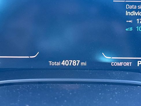 Used 2020 BMW 530e w/ M Sport Package image 34