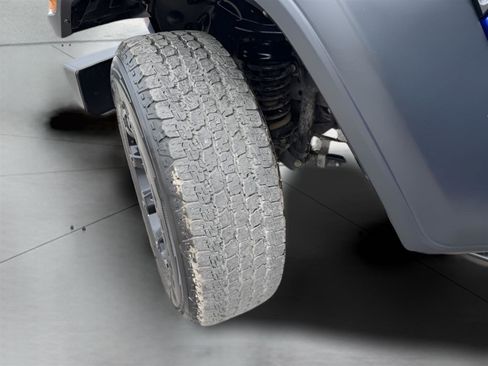 Used 2018 Jeep Wrangler Unlimited Sport image 32