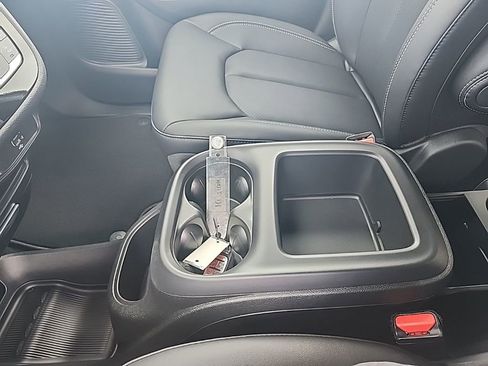 New 2026 Chrysler Pacifica Select image 38