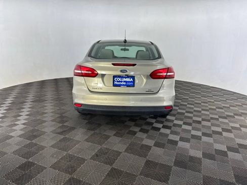 Used 2016 Ford Focus SE w/ SE Power Seat Package FWD image 7