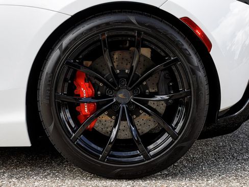 Used 2025 McLaren Artura Spider RWD image 31