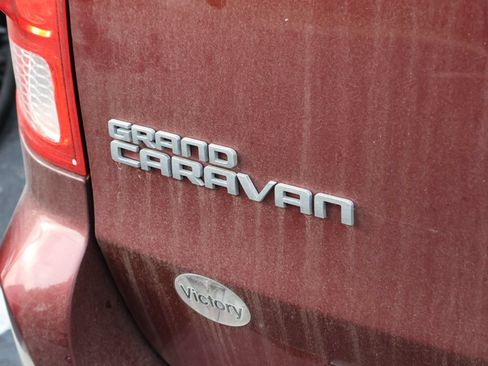 Used 2017 Dodge Grand Caravan SXT w/ Rear Park Assist Package FWD image 8
