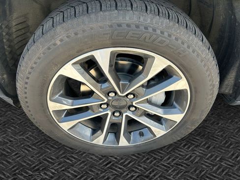 Certified 2023 Jeep Grand Cherokee Overland AWD/4WD image 11