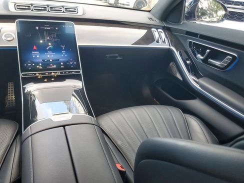 Used 2022 Mercedes-Benz S 500 4MATIC w/ AMG Line Package image 15