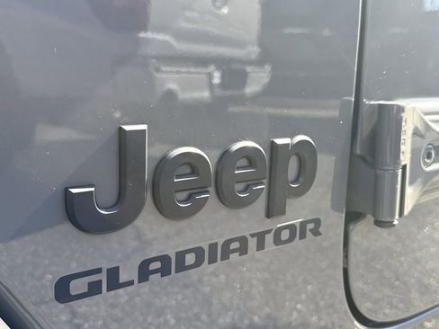 Used 2022 Jeep Gladiator Sport w/ Trailer Tow Package image 12