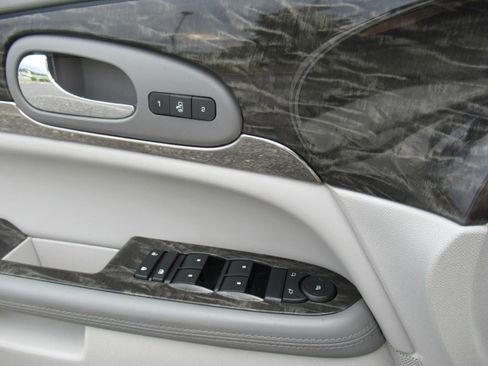Used 2013 Buick Enclave Leather FWD image 21