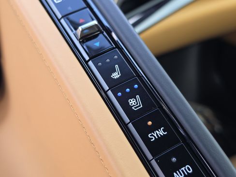 Used 2023 Chevrolet Corvette Stingray Premium Conv w/ Z51 Performance Package RWD image 29